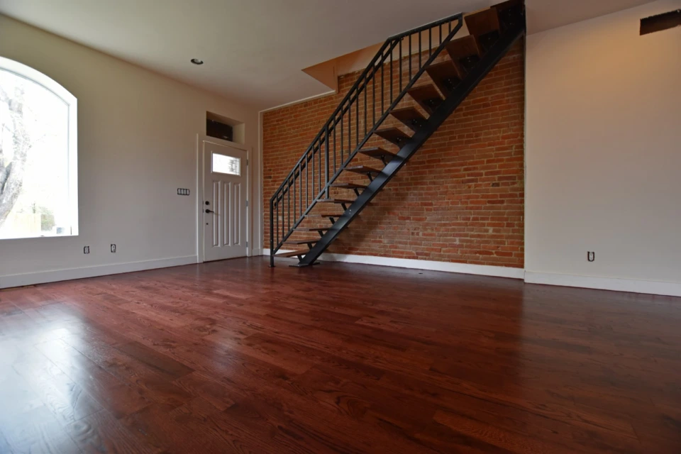 Red Mahogany Stain on Red Oak Plank