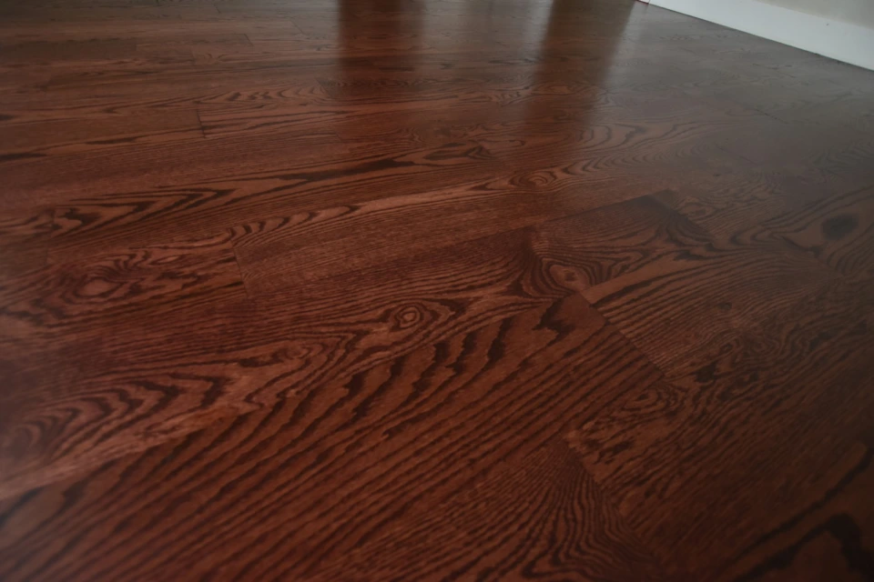 Red Mahogany Stain on Red Oak Plank