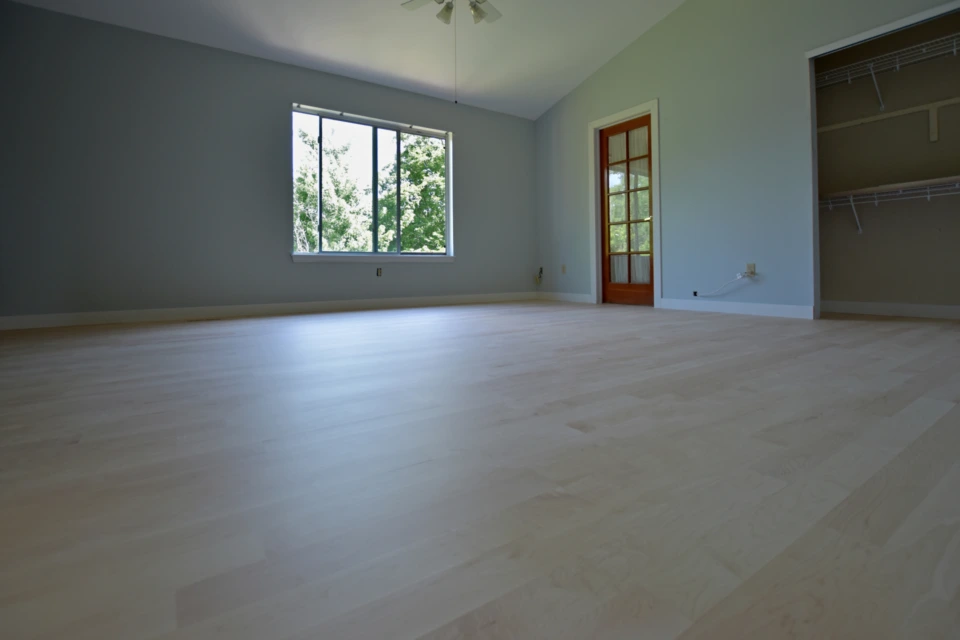 Loba Invisible on Maple Select Grade