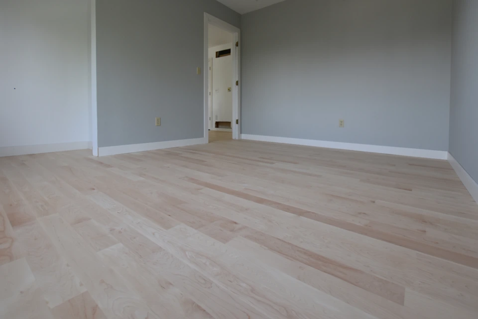 Loba Invisible on Maple Select Grade