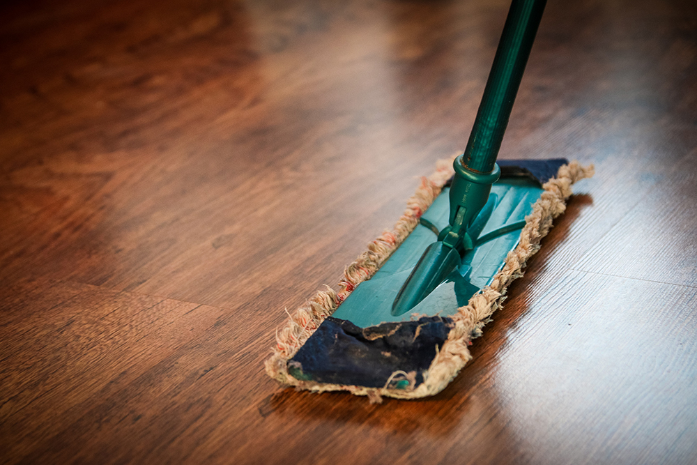 A Dusting Pad for Wood Floors