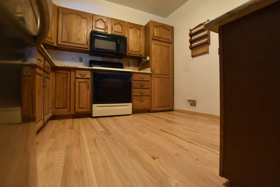 Kitchen. Clear Coat. Red Oak.
