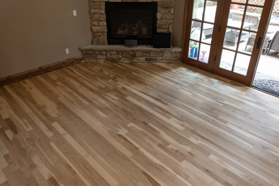 Loba Invisible on White Oak